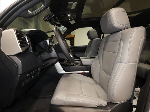 Used 2025 Toyota Tundra Limited AWD/4WD image 23