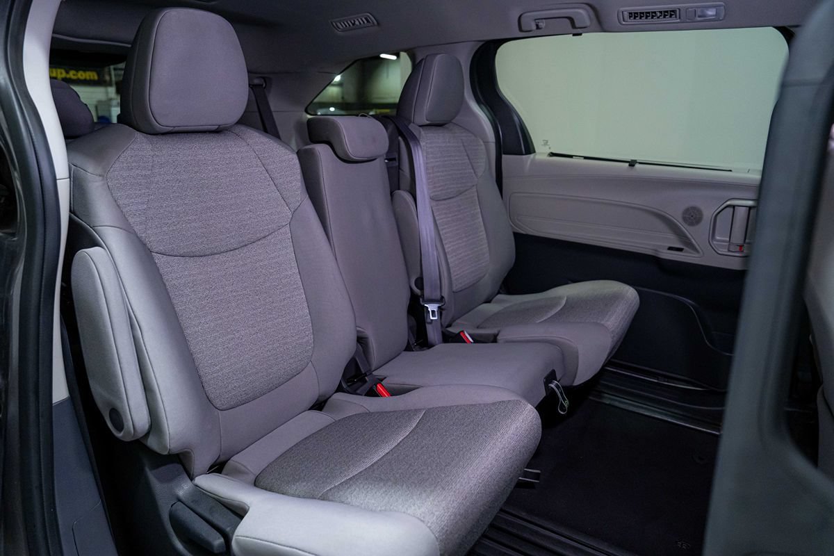Used 2023 Toyota Sienna LE FWD image 16