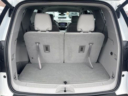 Used 2021 GMC Acadia SLT w/ LPO, Floor Liner Package image 29