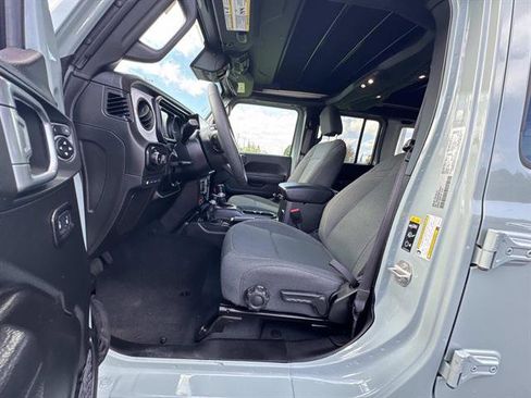 Used 2024 Jeep Wrangler Unlimited image 6
