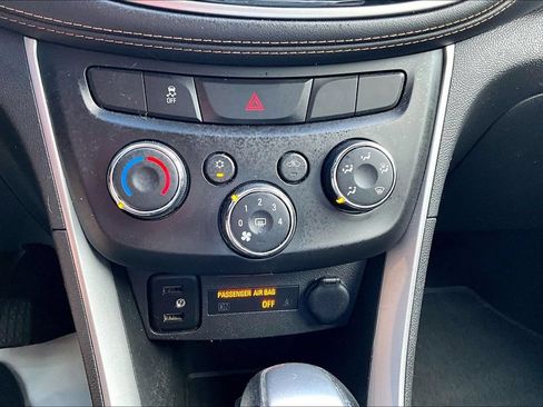 Used 2020 Chevrolet Trax LT w/ Driver Confidence Package AWD/4WD image 30