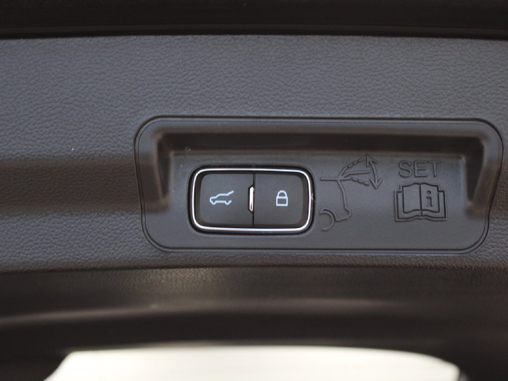 Used 2023 Ford Explorer XLT RWD image 35