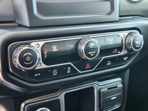 Used 2022 Jeep Wrangler Unlimited Sport AWD/4WD image 18