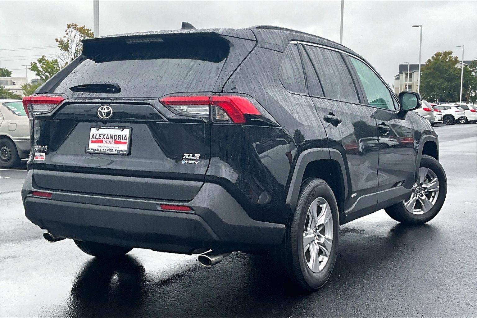 Used 2025 Toyota RAV4 XLE AWD/4WD image 12