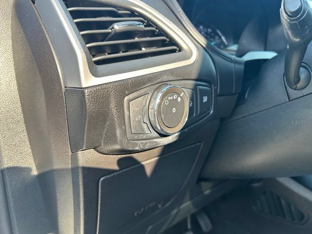 Used 2022 Ford Edge SE w/ Black Appearance Package AWD/4WD image 19