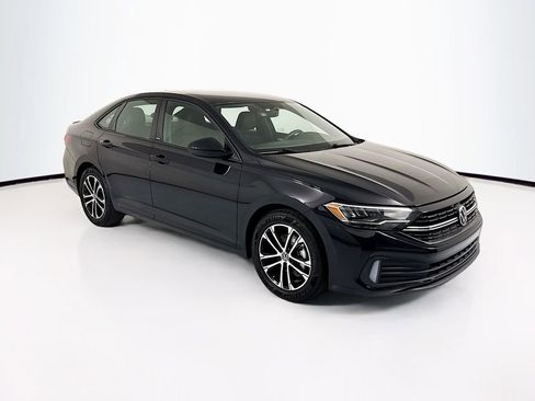 Used 2023 Volkswagen Jetta Sport image 3