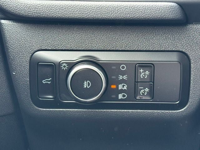 Used 2025 Ford Escape Platinum AWD/4WD image 40