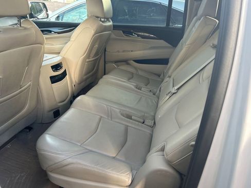 Used 2019 Cadillac Escalade ESV Luxury image 6