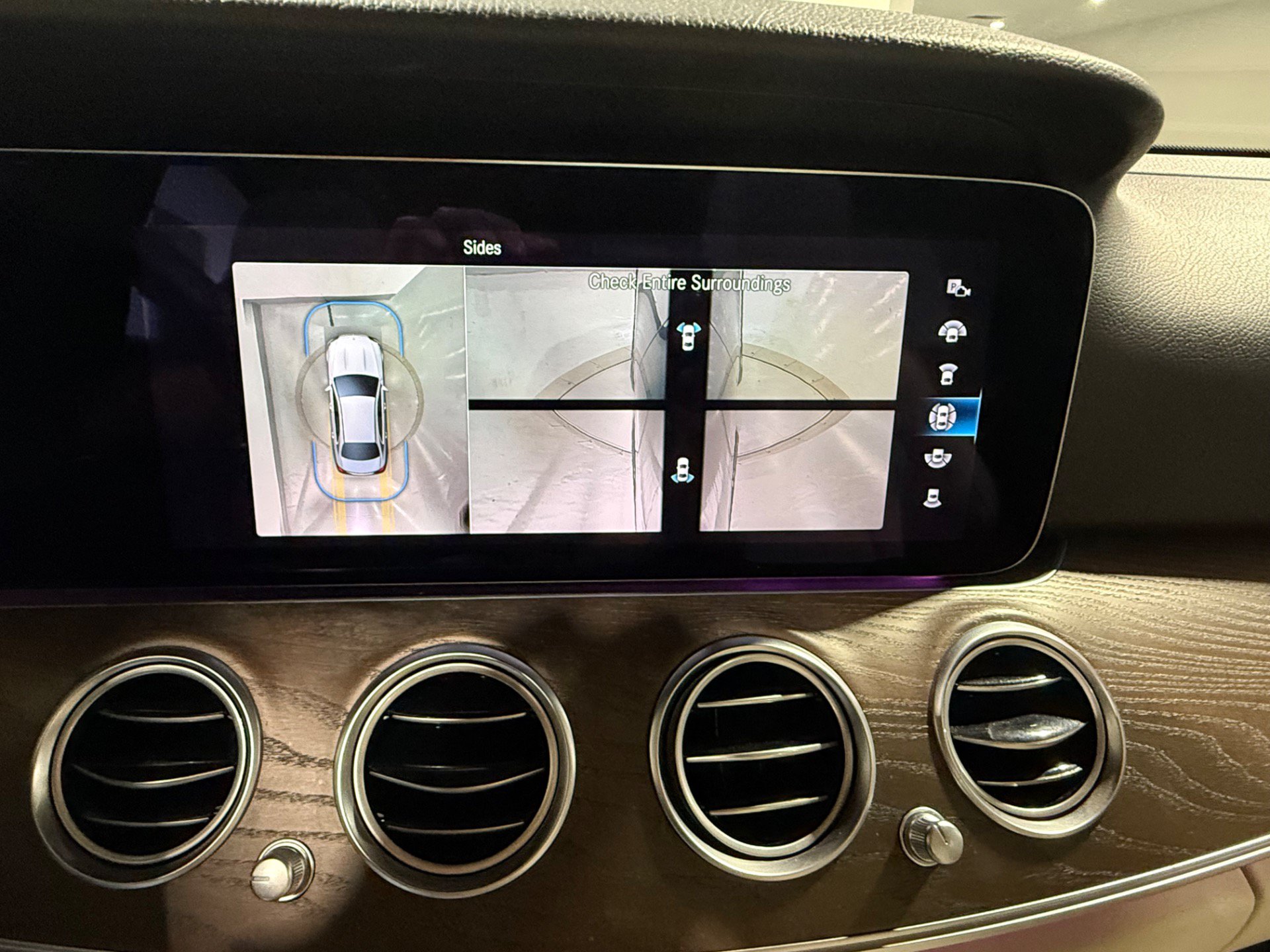 Used 2023 Mercedes-Benz E 350 4MATIC Sedan w/ Premium Package image 31