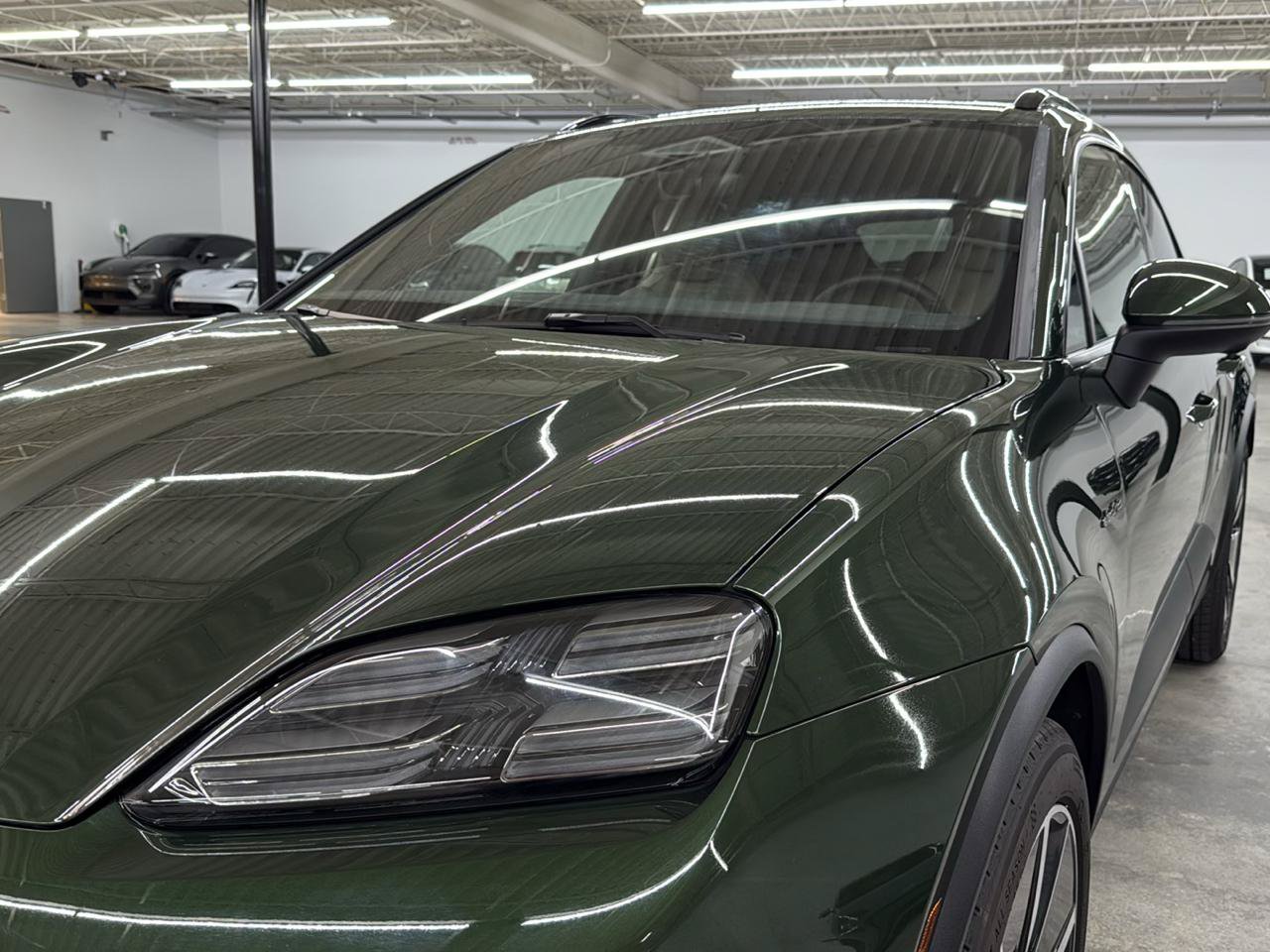 Used 2024 Porsche Macan 4 Electric AWD/4WD image 2