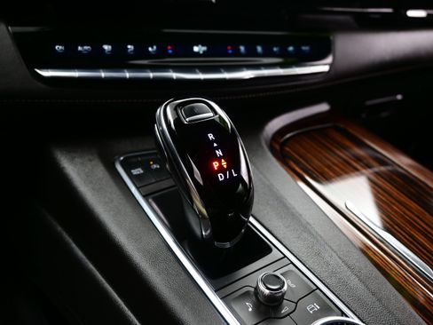 Used 2023 Cadillac Escalade ESV Premium Luxury AWD/4WD image 24