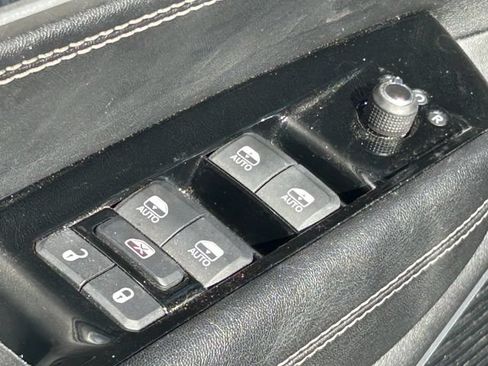 Used 2024 Jeep Wagoneer L Series II AWD/4WD image 28