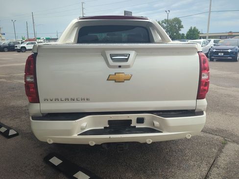 Used 2013 Chevrolet Avalanche LTZ AWD/4WD image 4