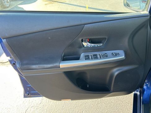 Used 2017 Toyota Prius V Three image 3