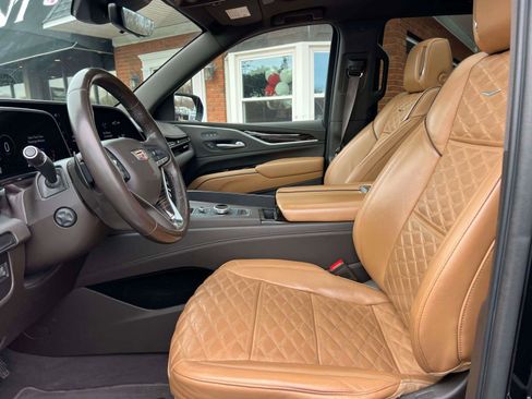 Certified 2022 Cadillac Escalade Premium Luxury image 9