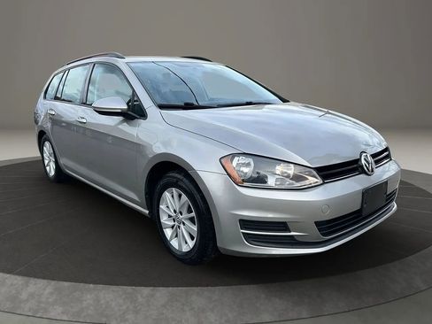 Used 2017 Volkswagen Golf S image 3