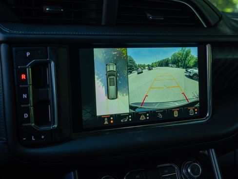 Used 2024 GMC Yukon Denali w/ Advanced Technology Package AWD/4WD image 26