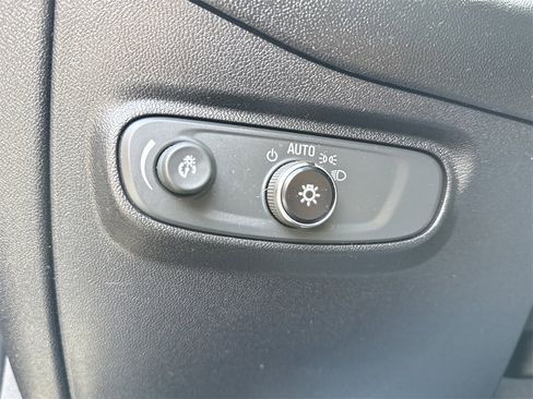 Used 2018 Chevrolet Equinox LT image 19