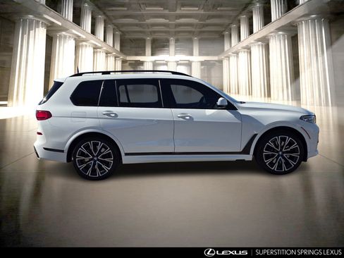 Used 2021 BMW X7 M50i image 3
