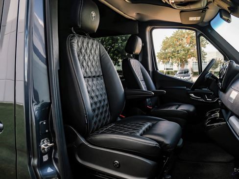 Used 2023 Mercedes-Benz Sprinter 2500 image 44