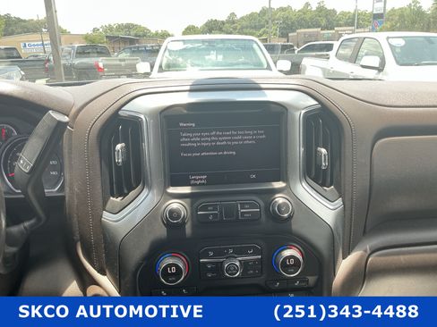 Used 2019 Chevrolet Silverado 1500 LT w/ Convenience Package AWD/4WD image 16