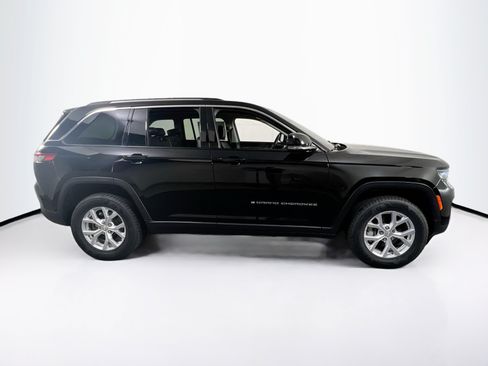 Used 2023 Jeep Grand Cherokee Limited AWD/4WD image 4