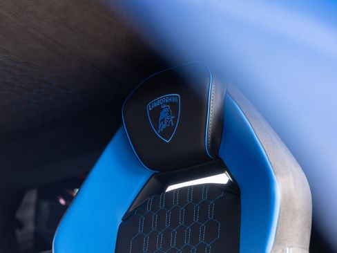 Used 2025 Lamborghini Revuelto AWD/4WD image 38