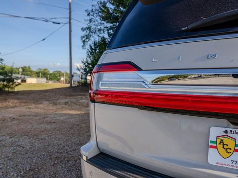 Used 2019 Lincoln Navigator L Reserve AWD/4WD image 10