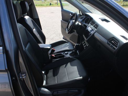 Used 2019 Volkswagen Tiguan S image 33