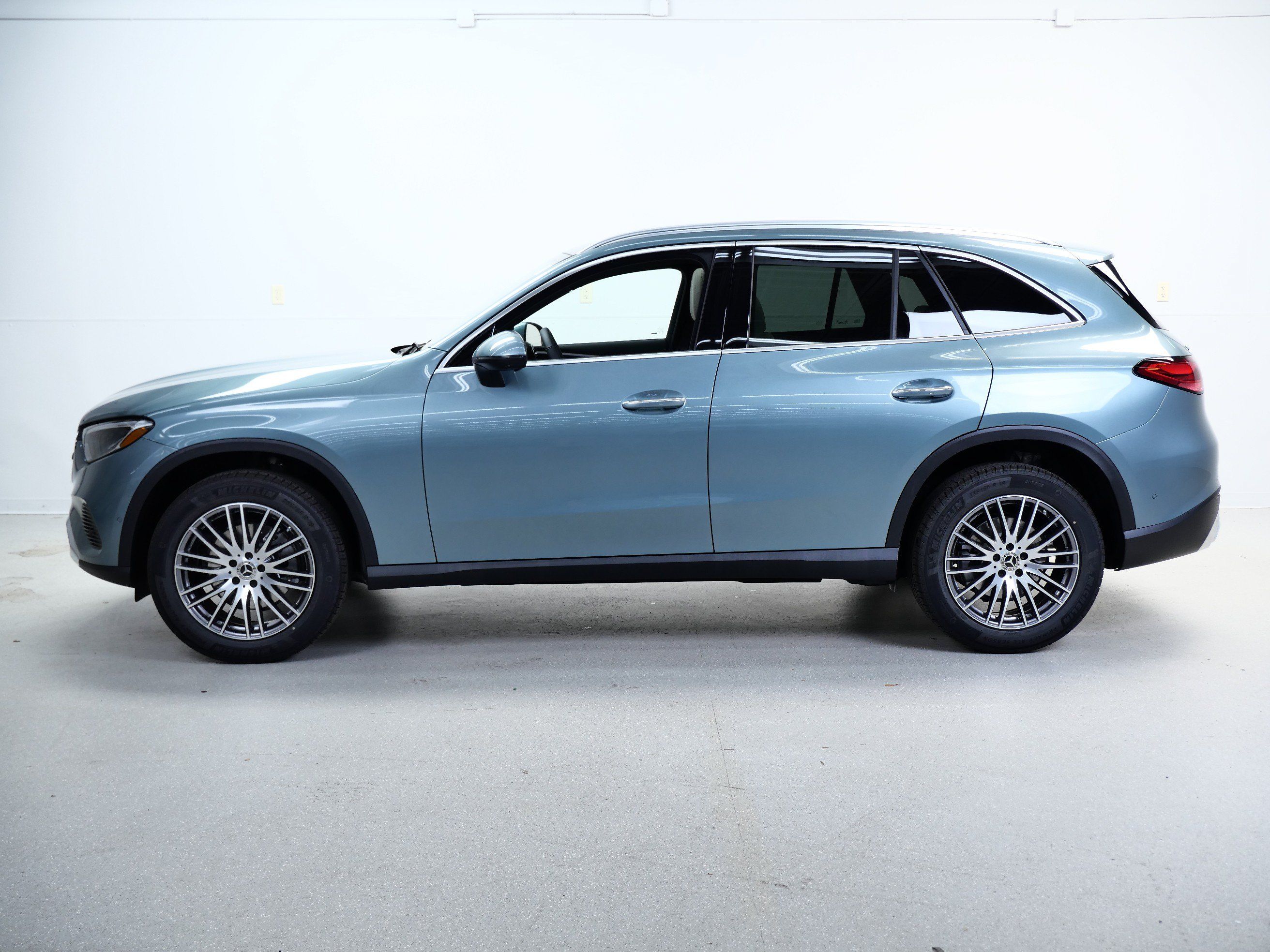 New 2027 Mercedes-Benz GLC 300 4MATIC image 5