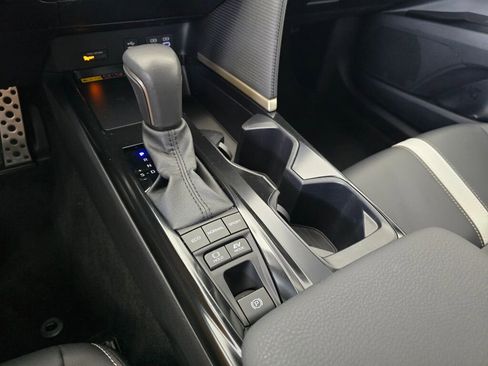 Used 2025 Toyota Camry SE image 36