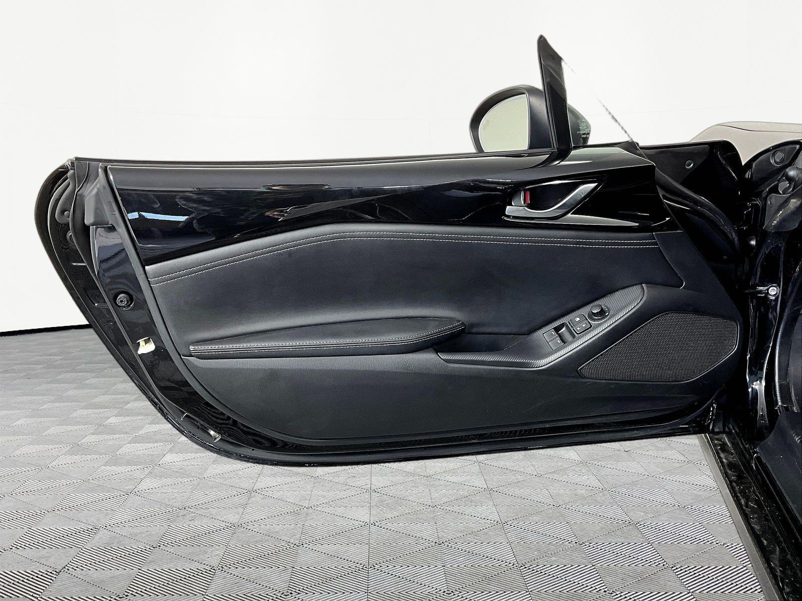 Used 2023 MAZDA MX-5 Miata Grand Touring RWD image 15