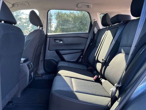 Used 2025 Nissan Rogue SV image 28