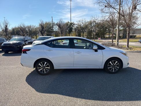 Used 2025 Nissan Versa SV image 6