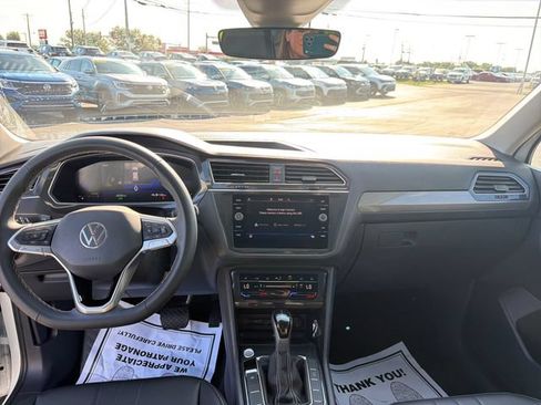 Certified 2023 Volkswagen Tiguan SE w/ Panoramic Sunroof Package FWD image 14