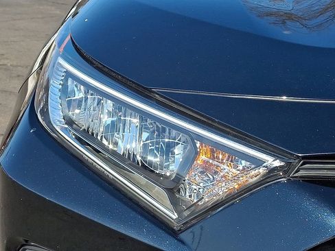 Used 2021 Toyota RAV4 Limited image 30