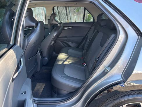 Used 2024 Kia Niro EX Touring FWD image 6