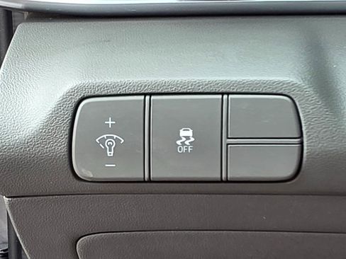 Certified 2024 Hyundai Elantra SEL image 38