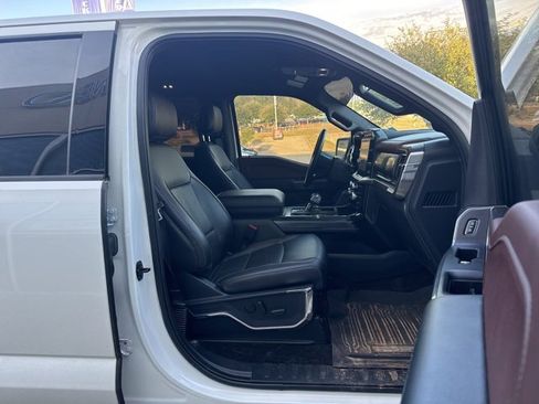 Used 2022 Ford F150 Lariat image 11