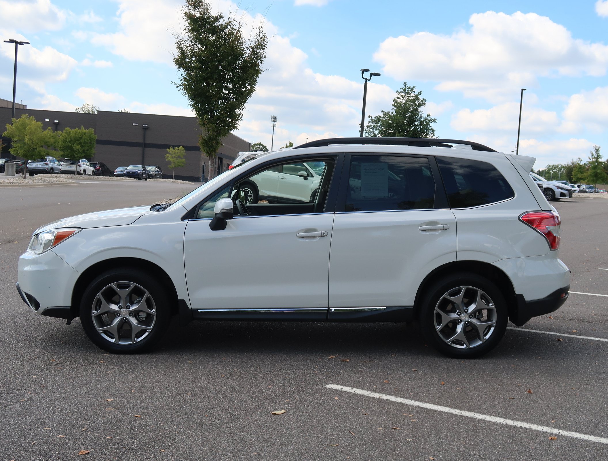 Used 2016 Subaru Forester 2.5i Touring w/ Eyesight & Navigation System AWD/4WD image 5