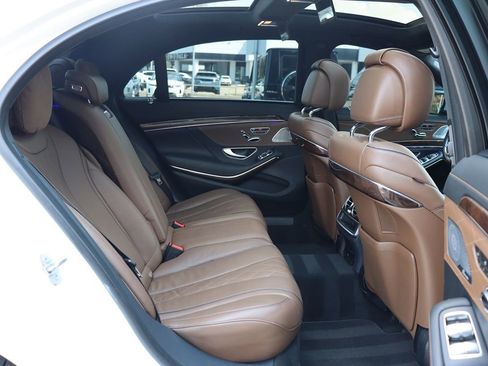 Used 2018 Mercedes-Benz S 560 4MATIC Sedan image 39