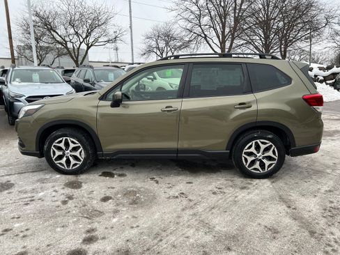 Certified 2022 Subaru Forester Premium image 4