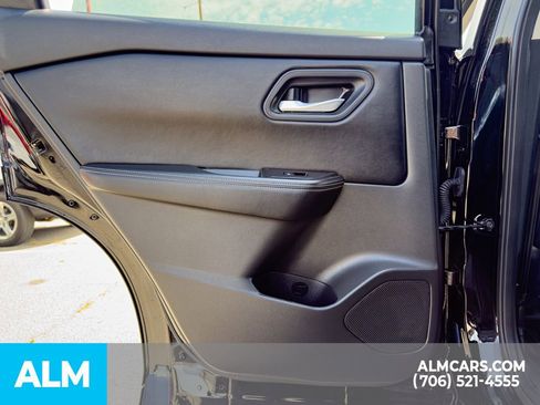 Used 2025 Nissan Rogue SV image 12