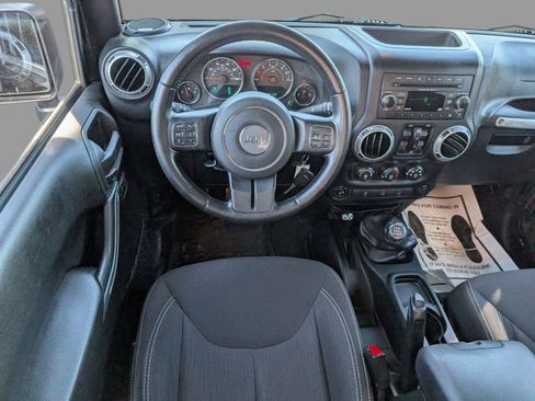 Used 2015 Jeep Wrangler Unlimited Sahara w/ Connectivity Group AWD/4WD image 28