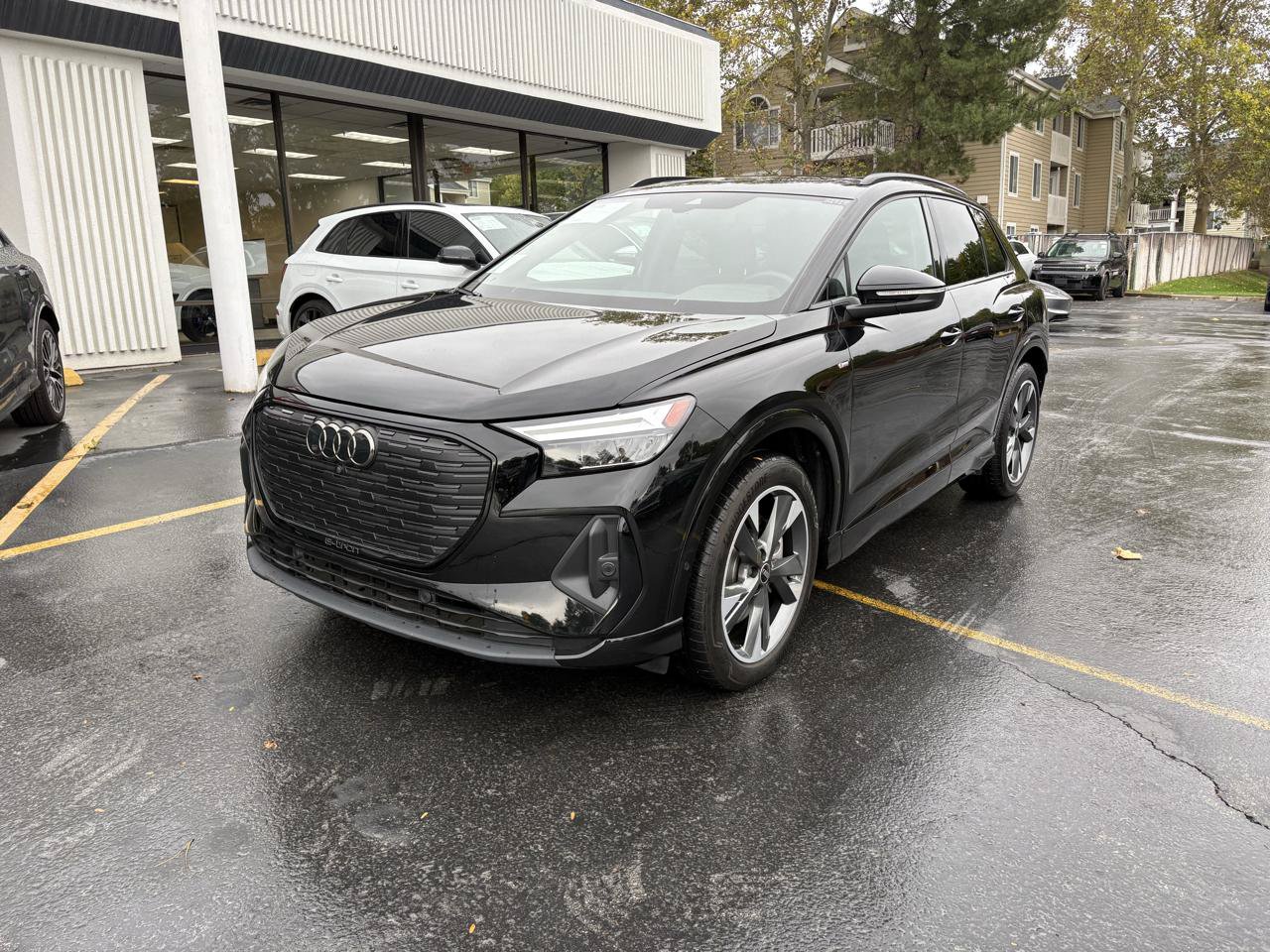Used 2024 Audi Q4 e-tron Premium Plus w/ Premium Plus AWD/4WD image 17