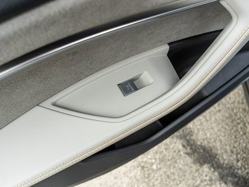 Used 2024 Audi Q8 e-tron Prestige image 35