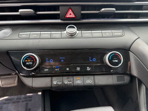 Used 2024 Hyundai Elantra SEL FWD image 26