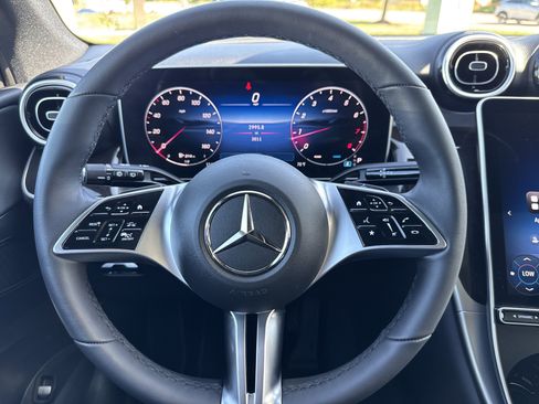 Used 2025 Mercedes-Benz GLC 300 4MATIC image 13