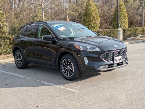 Certified 2022 Ford Escape SEL w/ Technology Package image 2