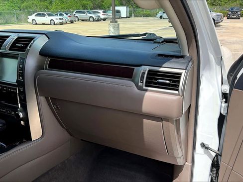 Used 2019 Lexus GX 460 Premium image 18